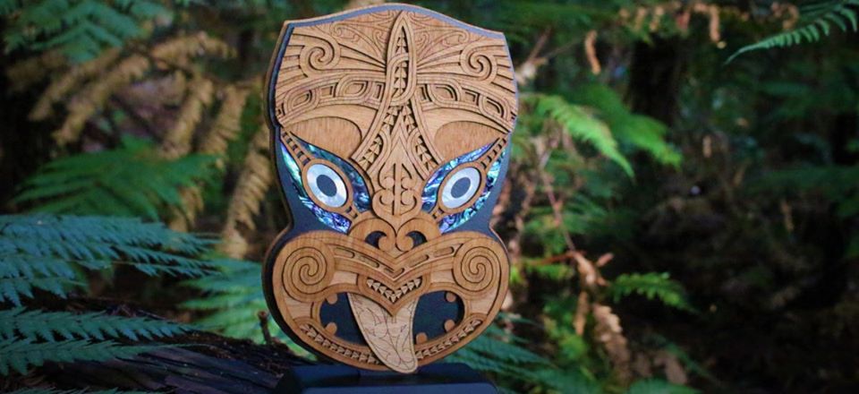 Large Standing Wheku